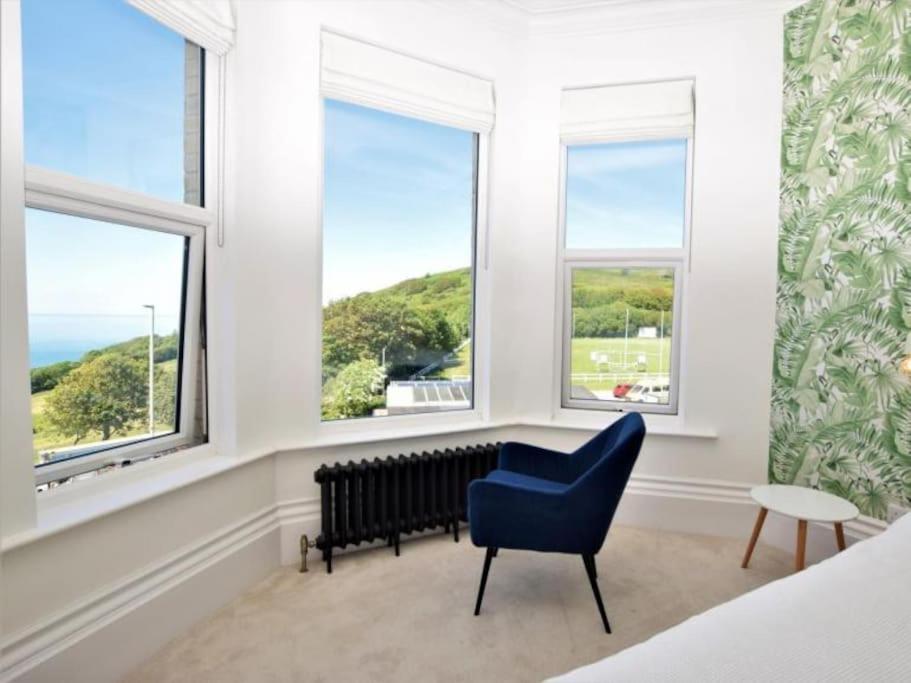Seaview 6 Bedroom Villa, Ilfracombe view 2