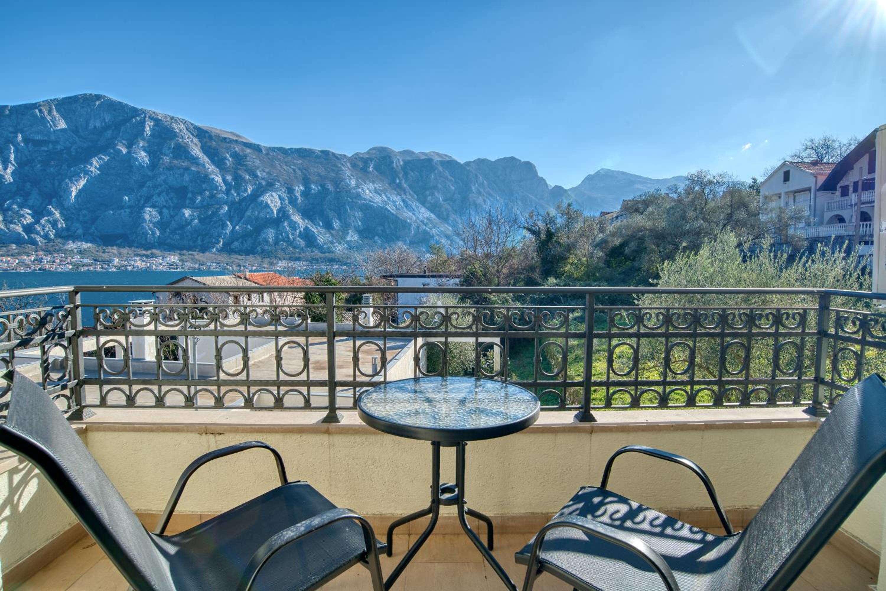 Luxurious 3-Bedroom Apartment by MN Property view 3