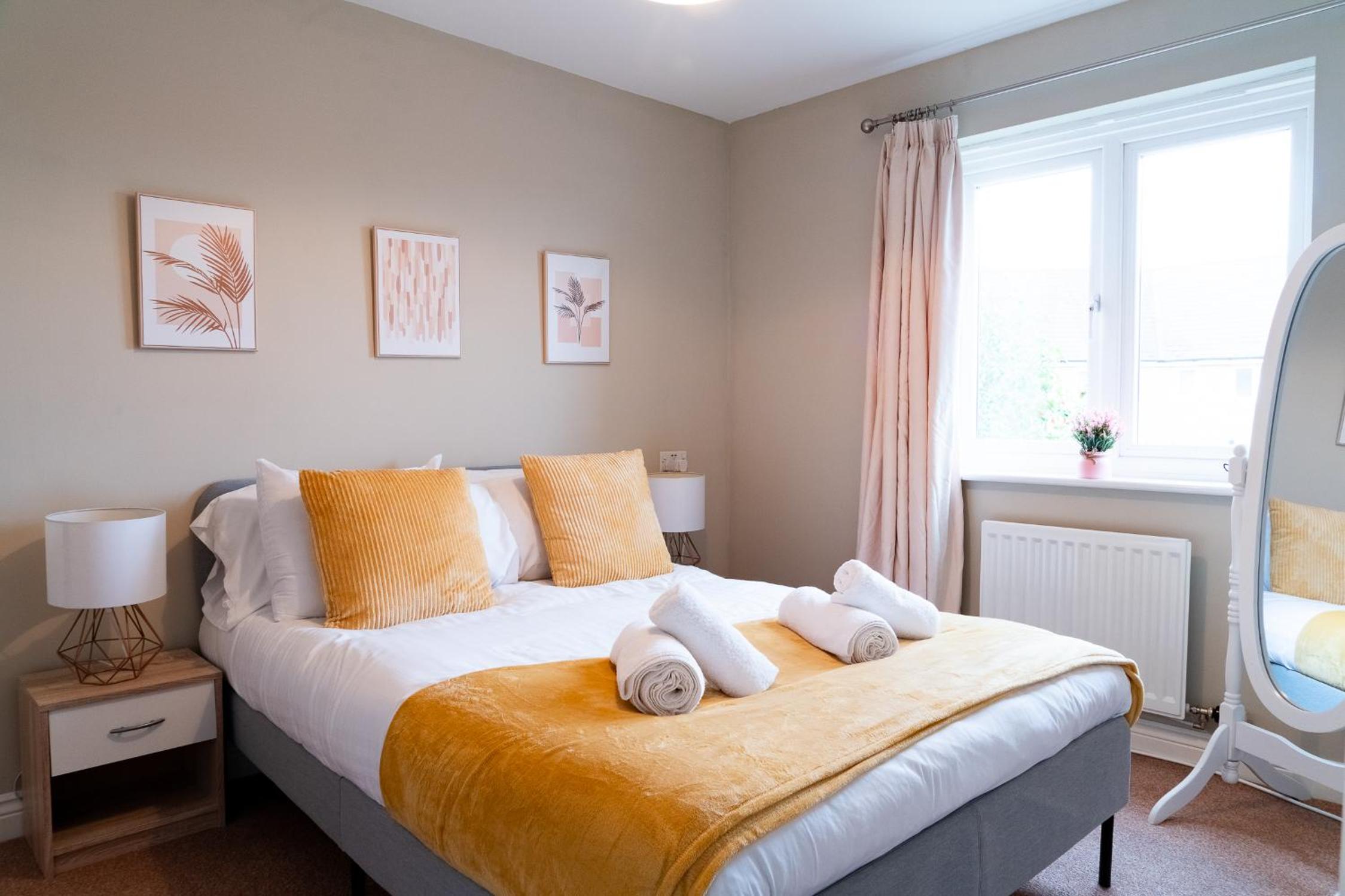 Entire 4 Bed Cosy Luxury Spacious house view 5