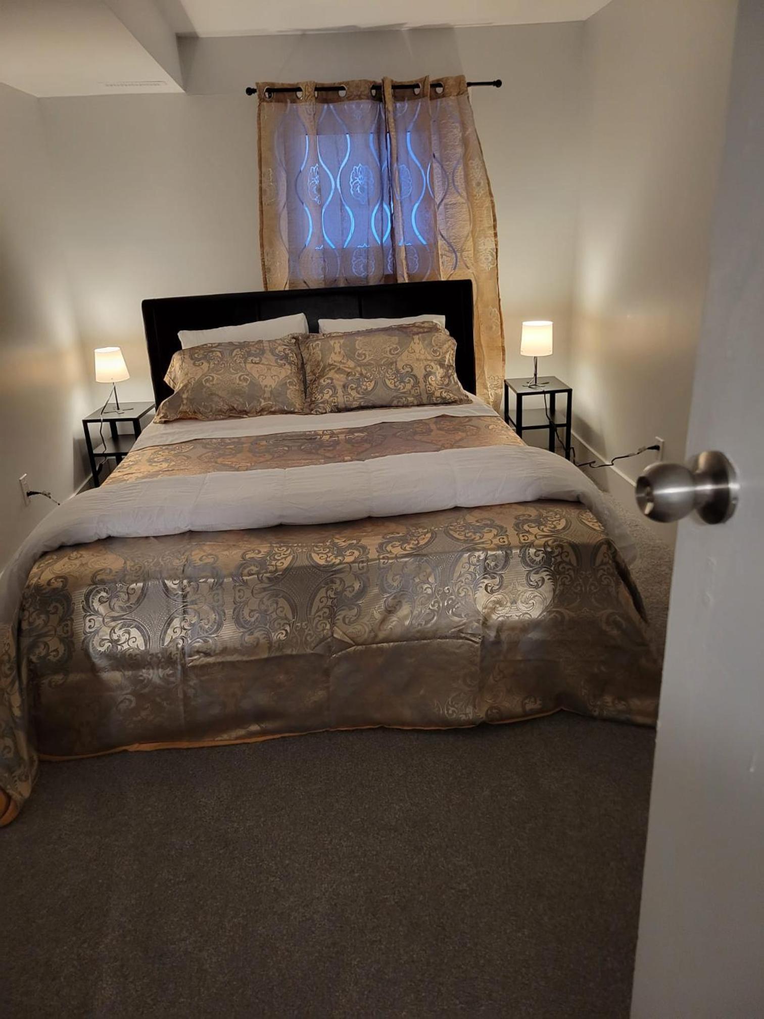 Cozy Furnished Room-4 Close to U of A in Edmonton - with Shared Spaces