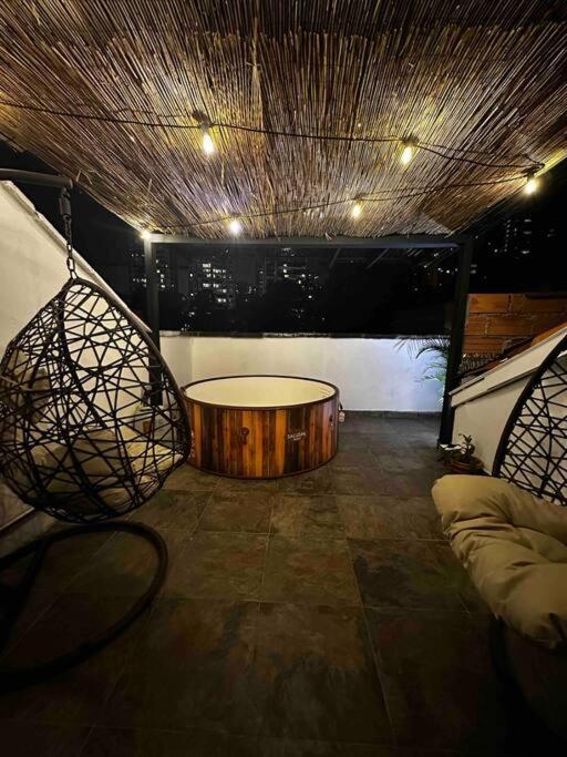 Penthouse W/ jacuzzi in Lleras park