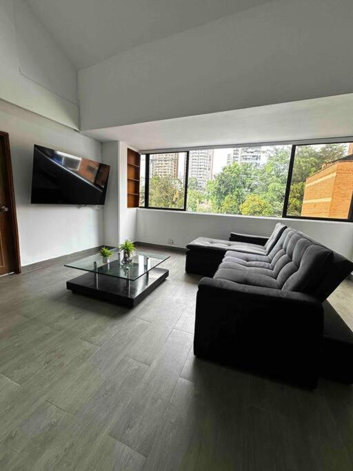 Penthouse W/ jacuzzi in Lleras park