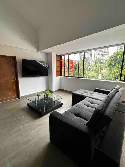 Penthouse W/ jacuzzi in Lleras park