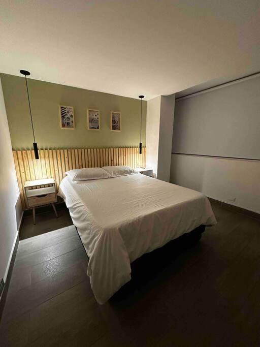 Penthouse W/ jacuzzi in Lleras park