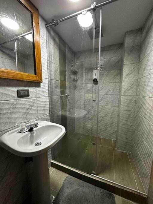Penthouse W/ jacuzzi in Lleras park