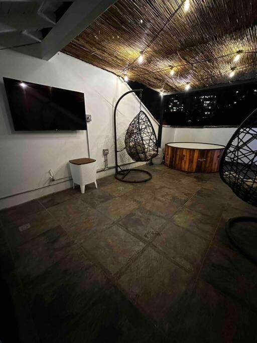 Penthouse W/ jacuzzi in Lleras park