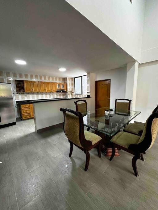 Penthouse W/ jacuzzi in Lleras park