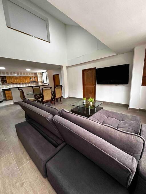 Penthouse W/ jacuzzi in Lleras park