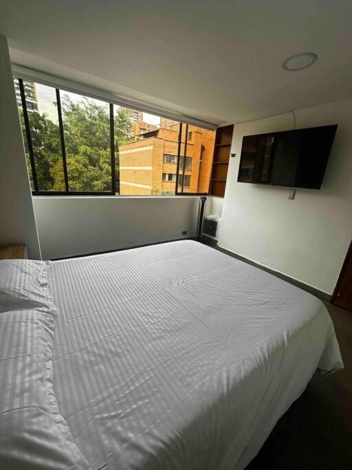 Penthouse W/ jacuzzi in Lleras park