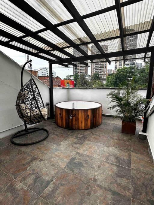Penthouse W/ jacuzzi in Lleras park