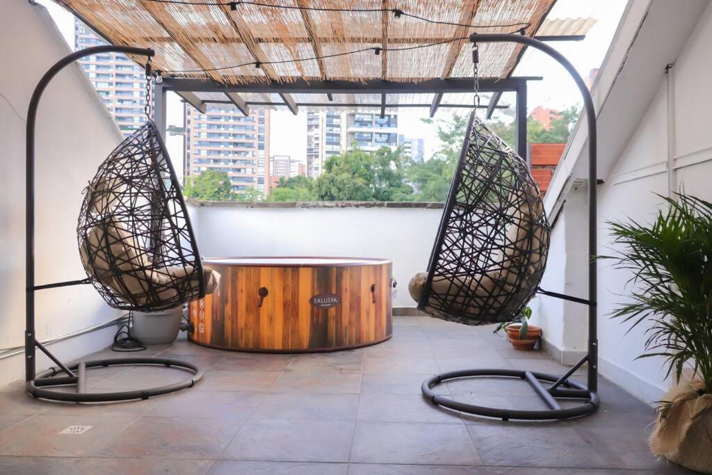 Penthouse W/ jacuzzi in Lleras park