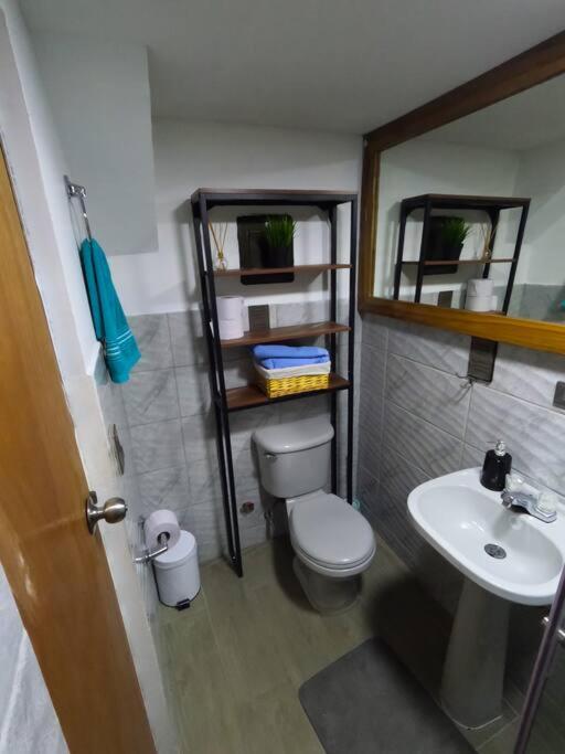 Penthouse W/ jacuzzi in Lleras park