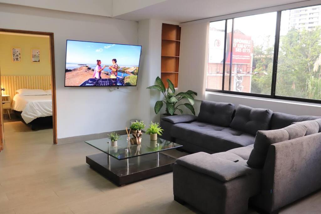 Penthouse W/ jacuzzi in Lleras park
