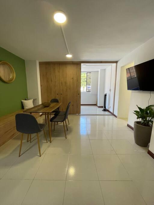 Apartment w/ Jacuzzi Best location/ Parque Lleras