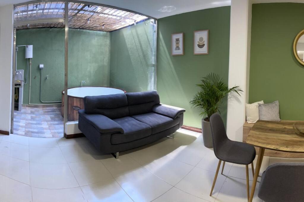 Apartment w/ Jacuzzi Best location/ Parque Lleras