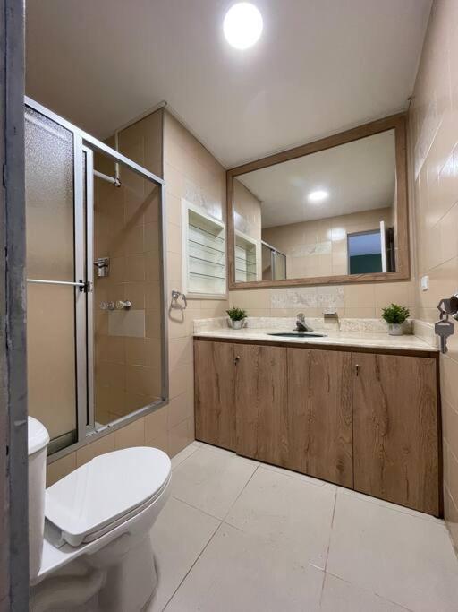 Apartment w/ Jacuzzi Best location/ Parque Lleras