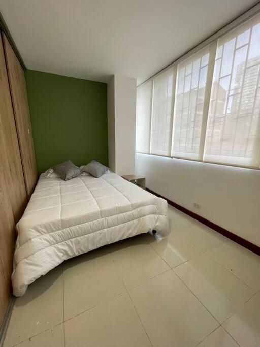 Apartment w/ Jacuzzi Best location/ Parque Lleras