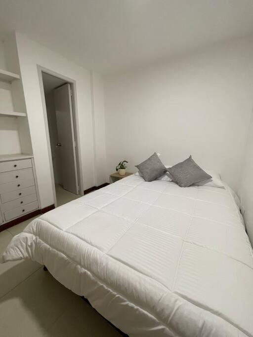 Apartment w/ Jacuzzi Best location/ Parque Lleras