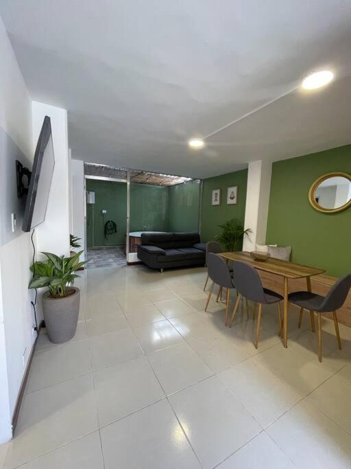 Apartment w/ Jacuzzi Best location/ Parque Lleras