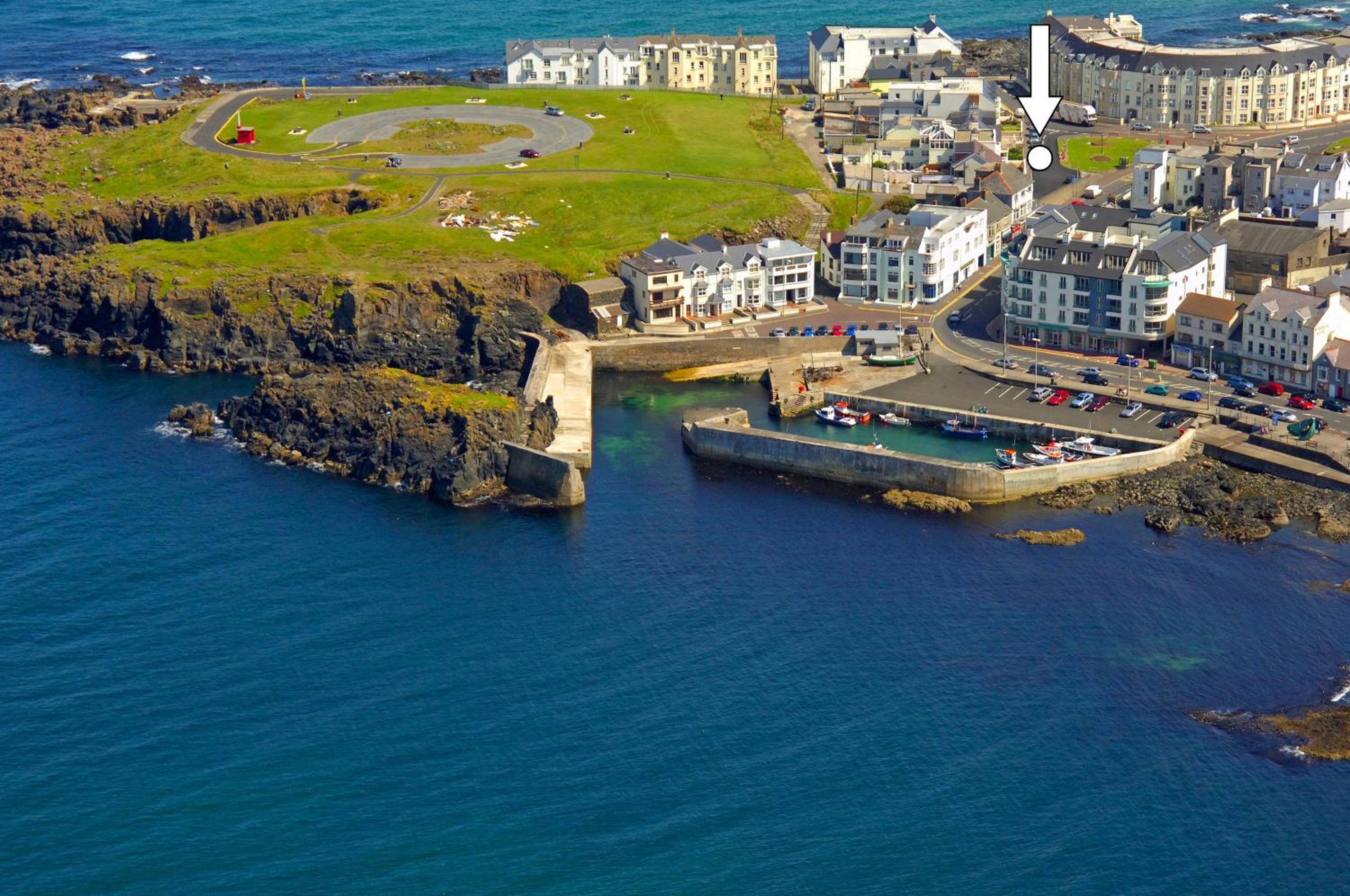 Harbour Views 3 Bed Townhouse with private off street parking and office