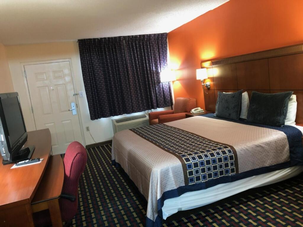 Howard Johnson by Wyndham Perry GA view 3