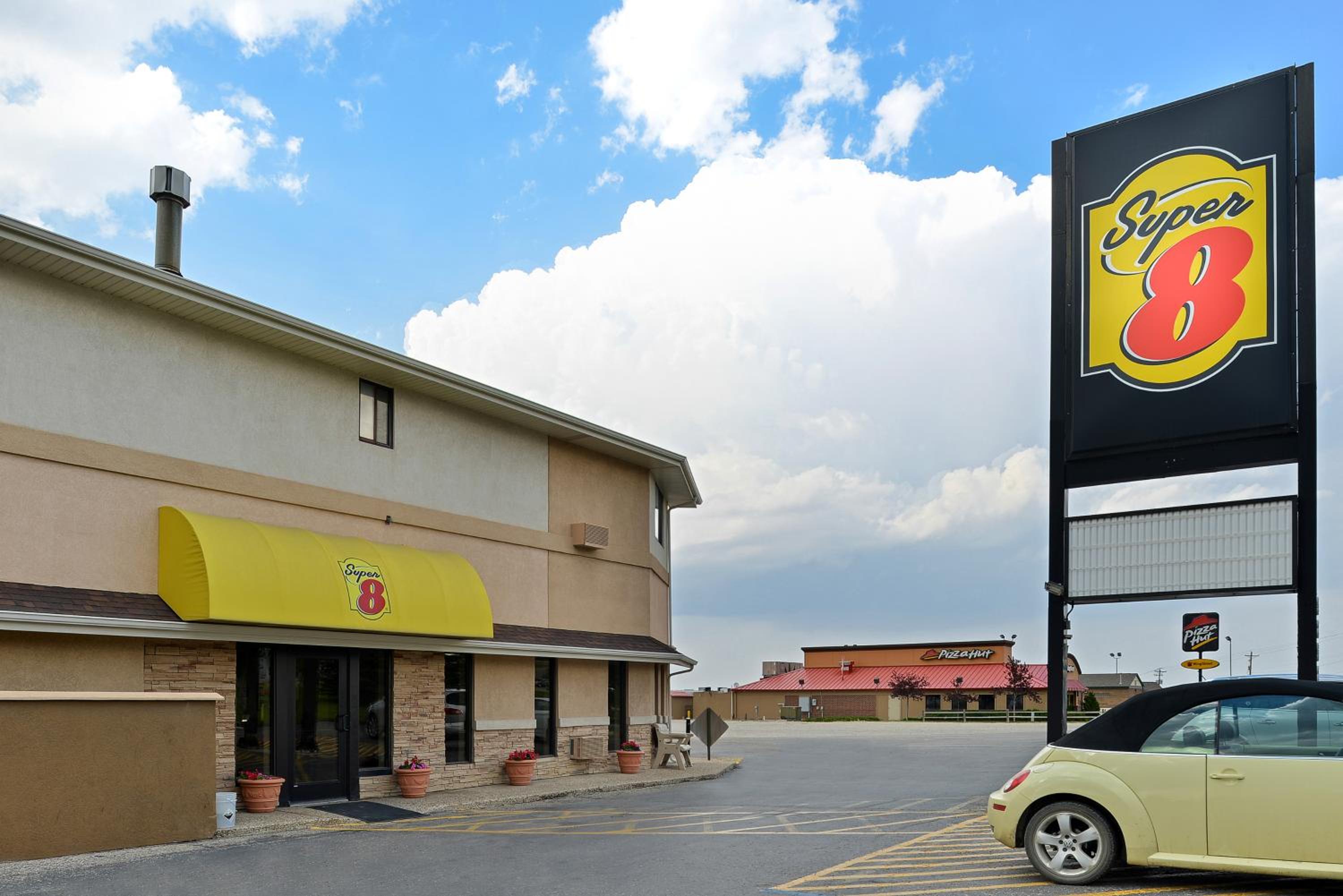 Super 8 by Wyndham Casper West by the River
