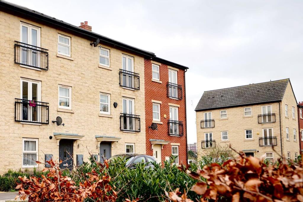 Modern townhouse City Location Free parking