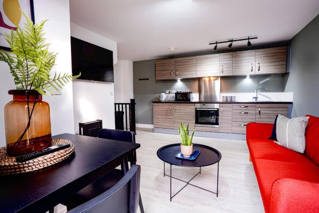 Modern townhouse City Location Free parking