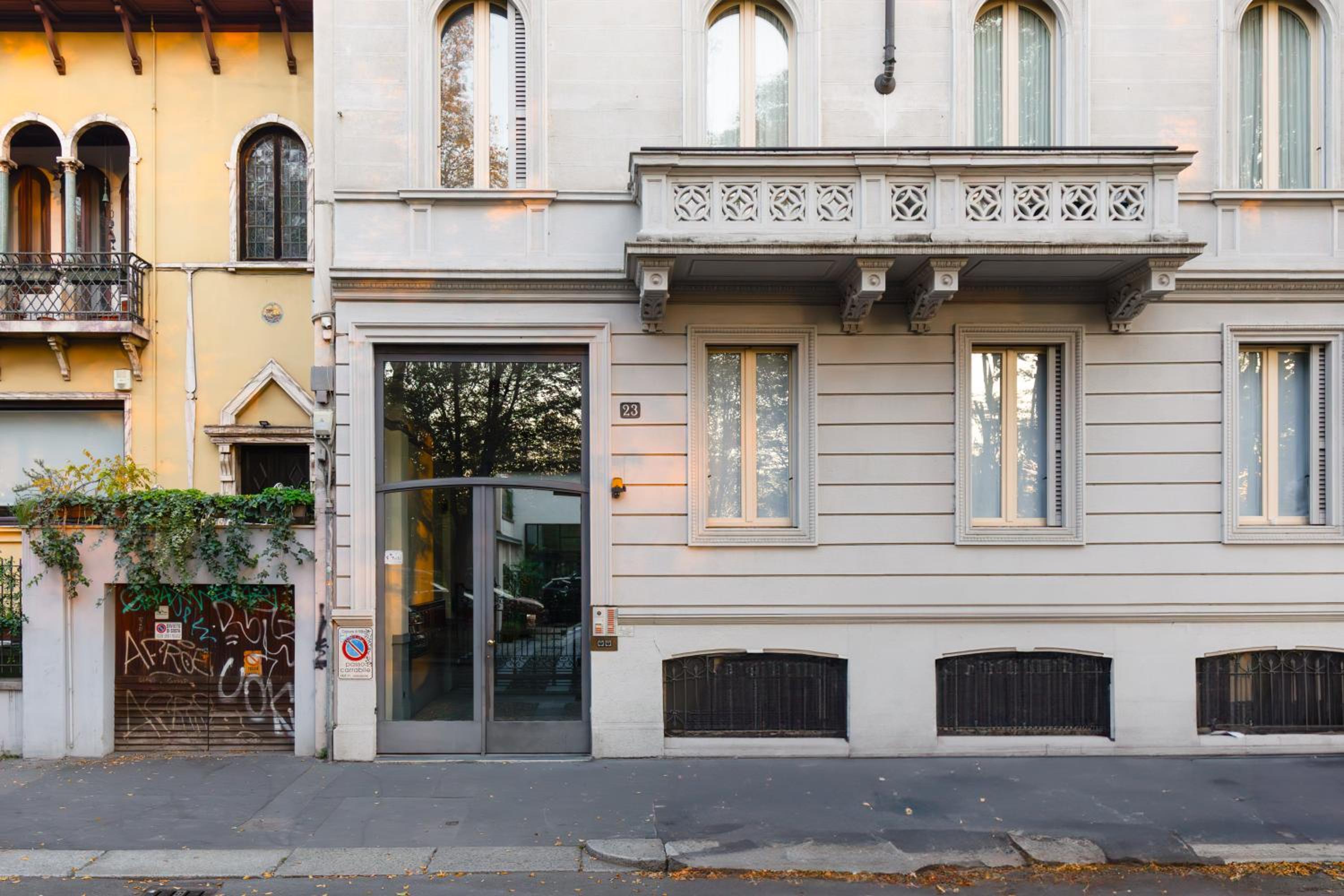 [Fondazione Prada-Navigli] 15 minutes to Duomo by Metro