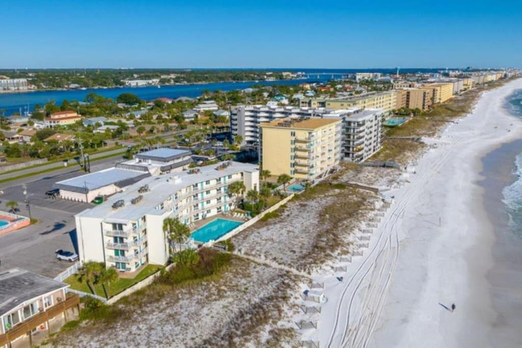 Beautiful 2BD right on the beach in Okaloosa Island view 5