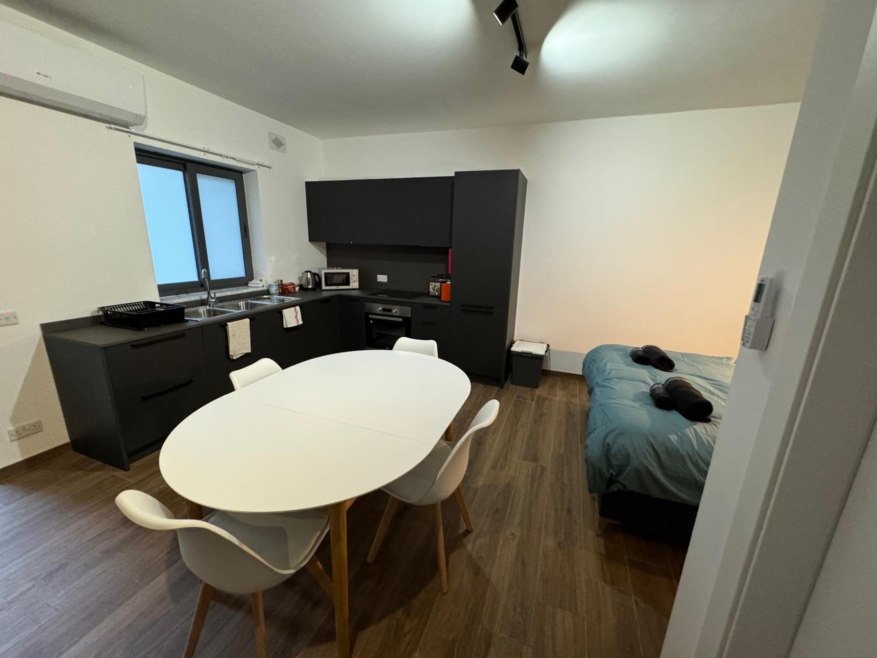 Capital Heights Suite, Victoria