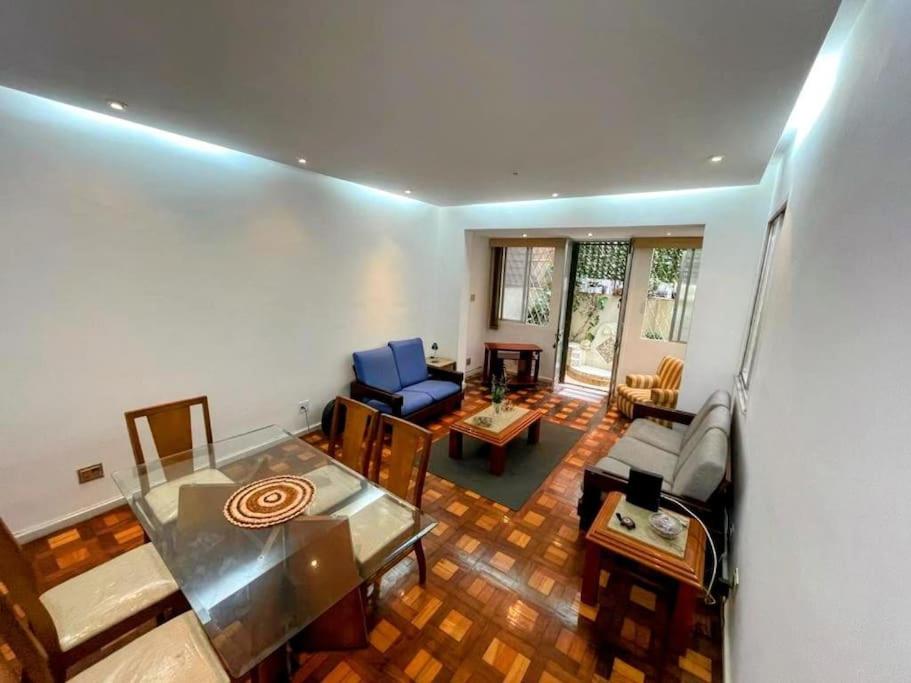 COPACABANA PERTO DA PRAIA-2 quartos-120m2-Térreo-200m metrô