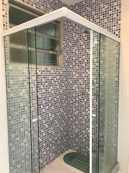 COPACABANA PERTO DA PRAIA-2 quartos-120m2-Térreo-200m metrô