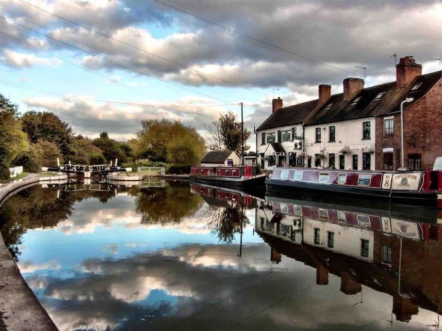 Fergies Canal Side Cottage view 2