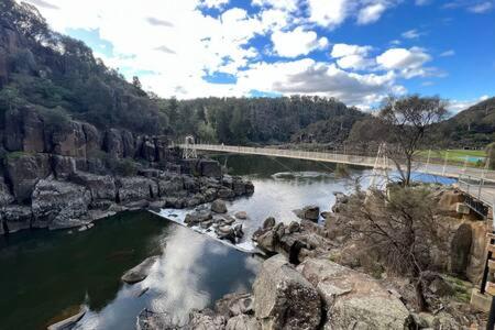 Renovated Cottage Near Cataract Gorge Launceston
