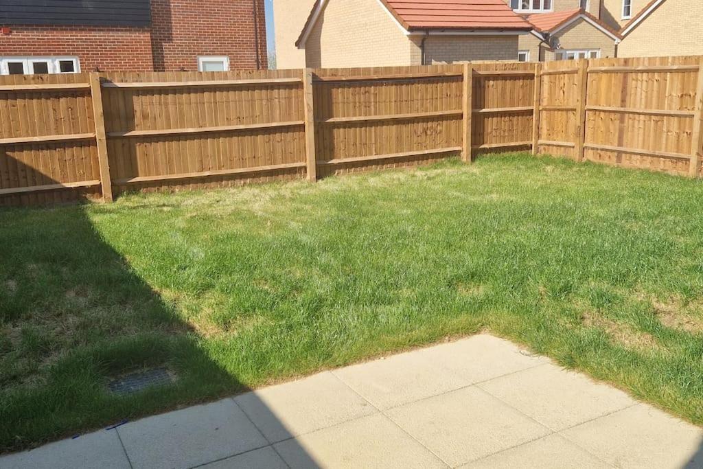 A1M Hampton Height New Entire 4bed House PE7 8SN view 4