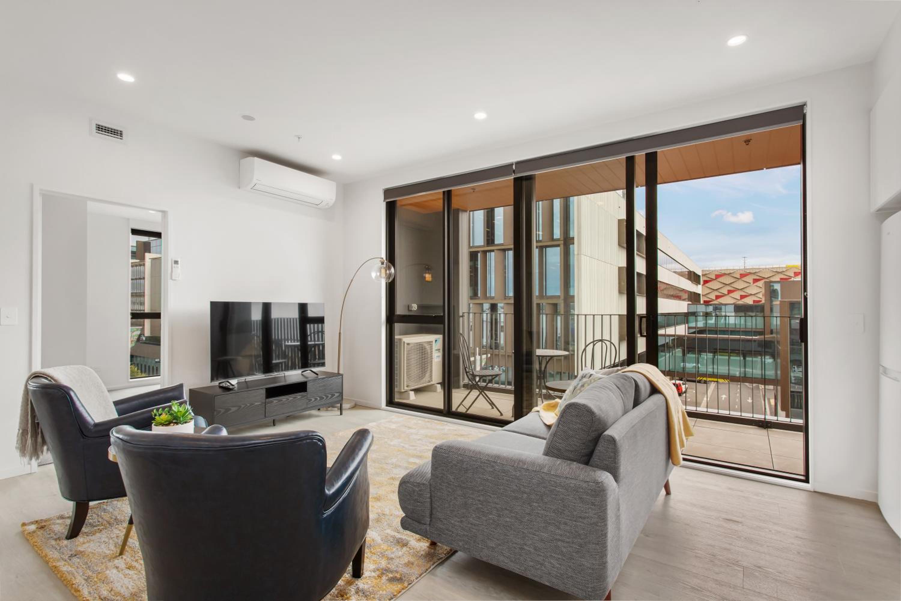 Central City Luxury Apartment stunning views sunny view 2