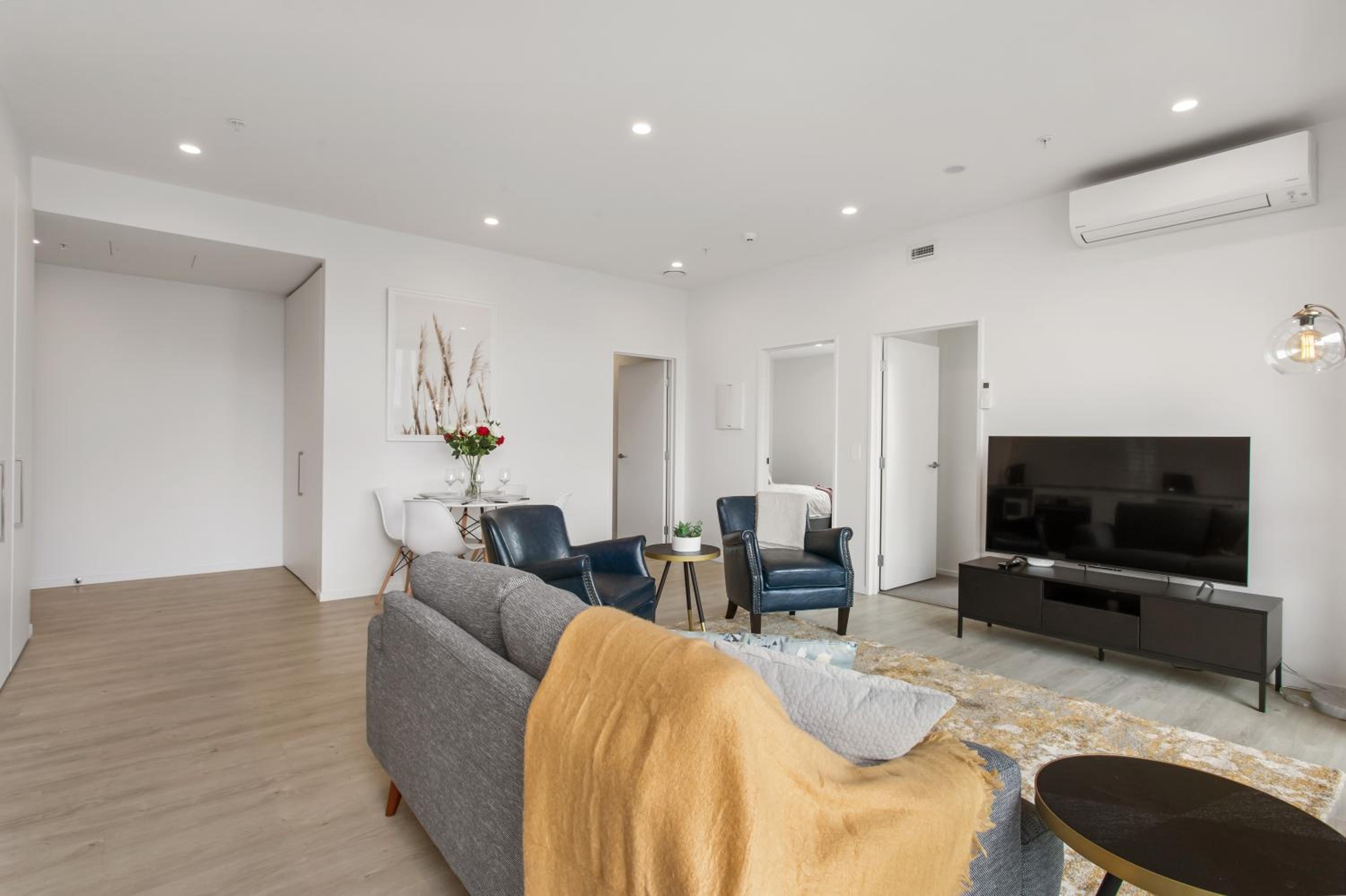 Central City Luxury Apartment stunning views sunny view 5