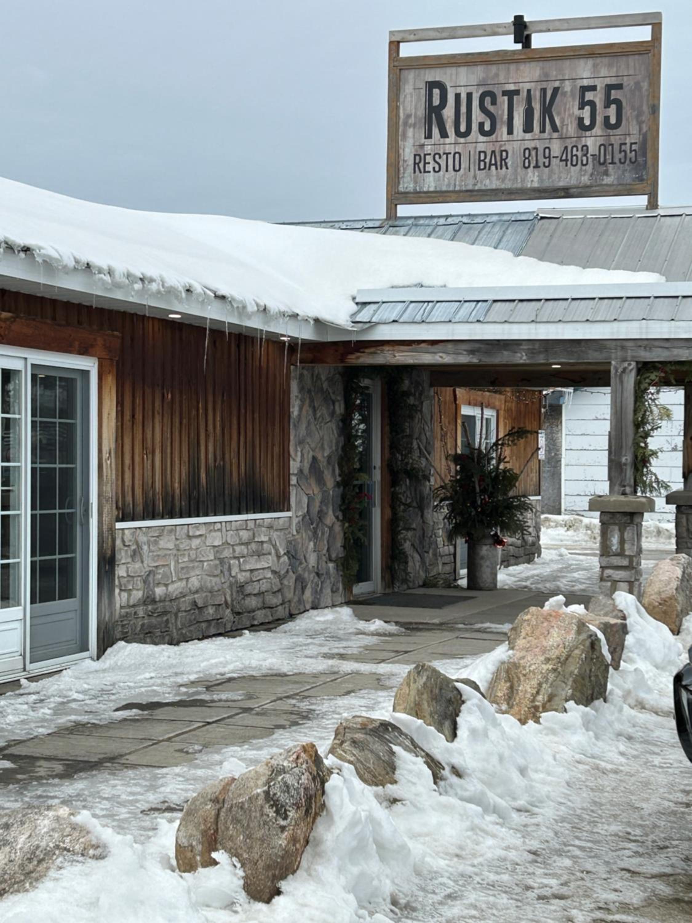 New build, luxurious, 4 plus bedrooms, 2 and a half baths, waterfront chalet, SNOWMOBILE trail access, ample parking & ICE FISHING SHACK