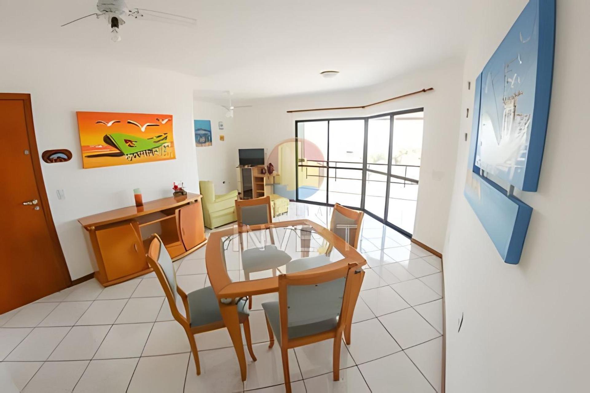 Apartamento com vista mar frente a avenida principal