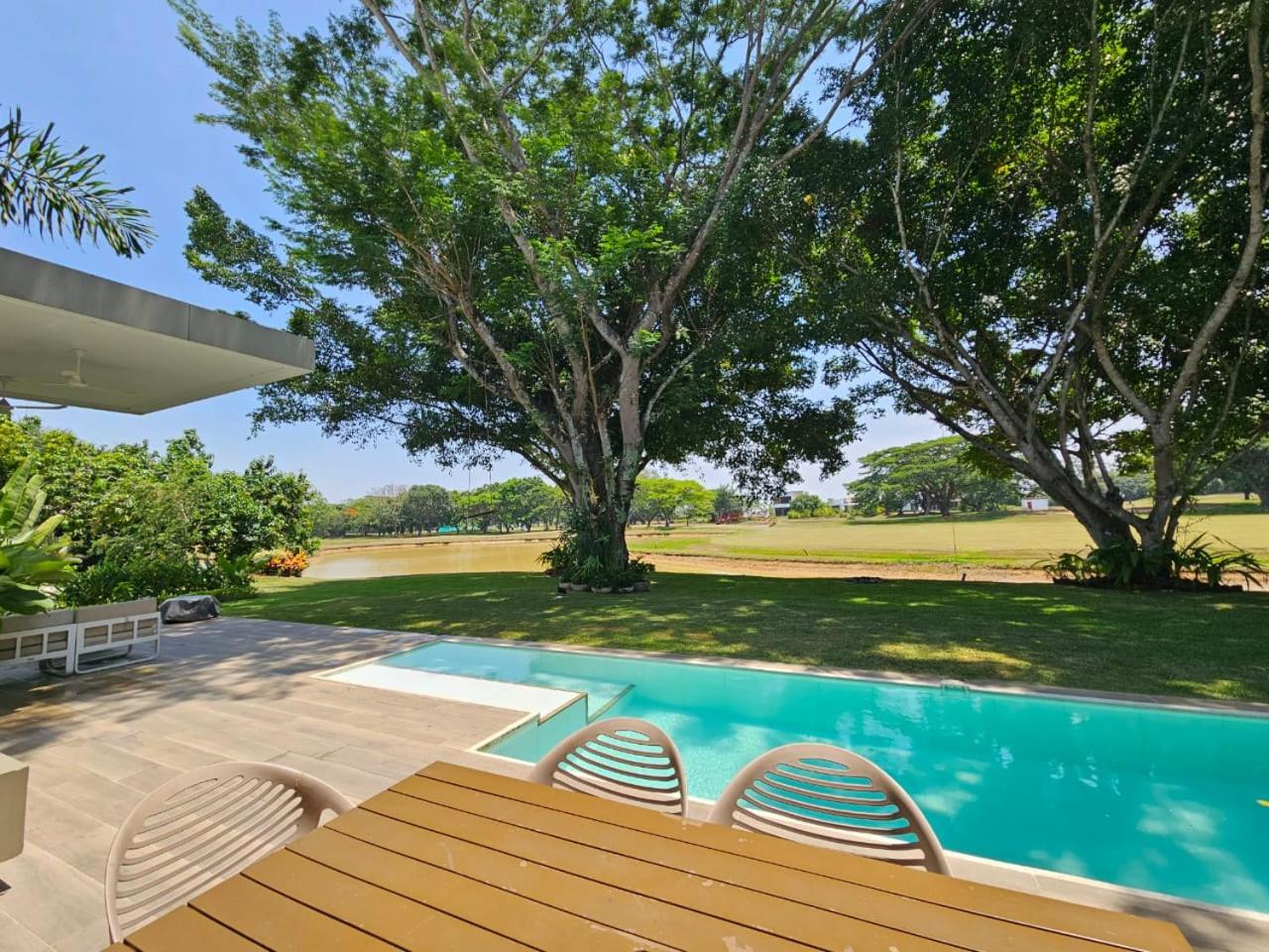 Casa con Lago y Campo de Golf