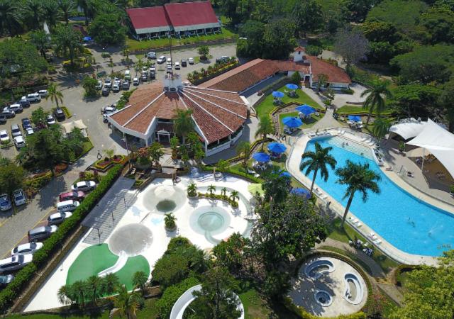 Casa con Lago y Campo de Golf