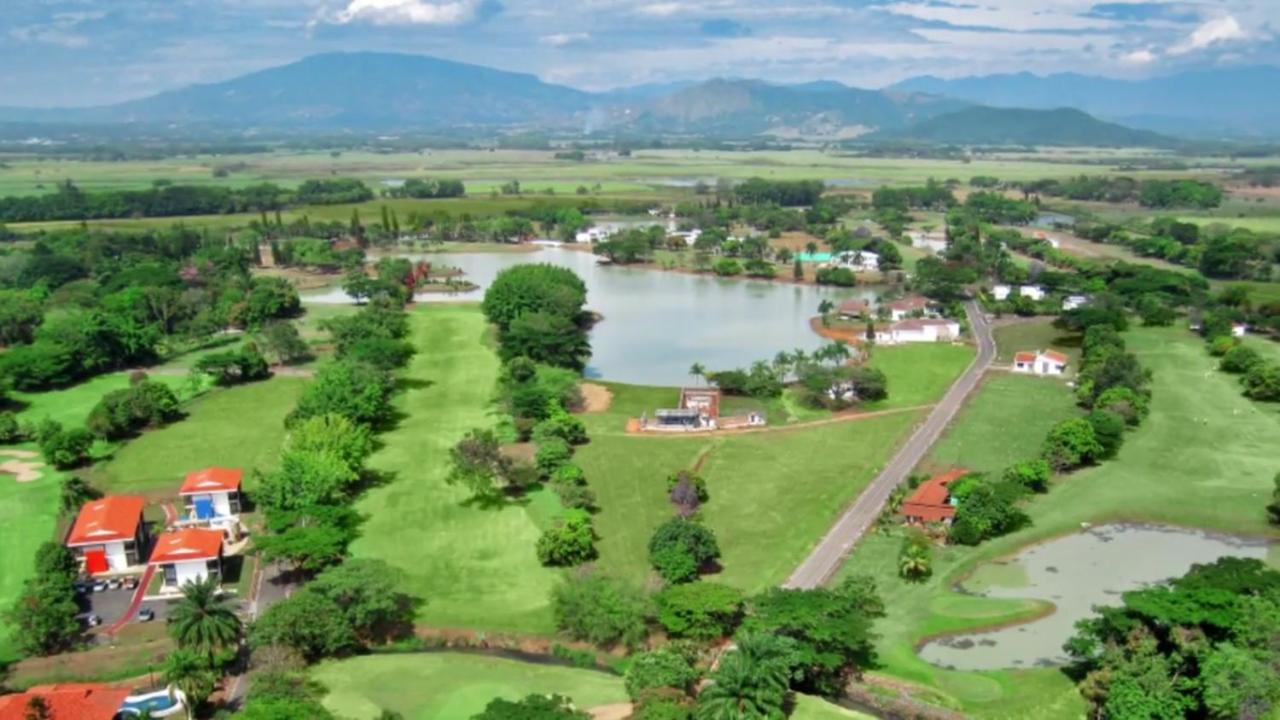 Casa con Lago y Campo de Golf