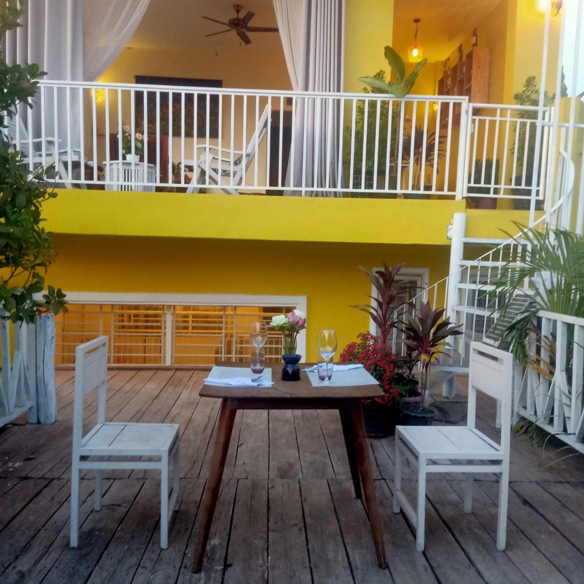 Homestay Yellow Natural House