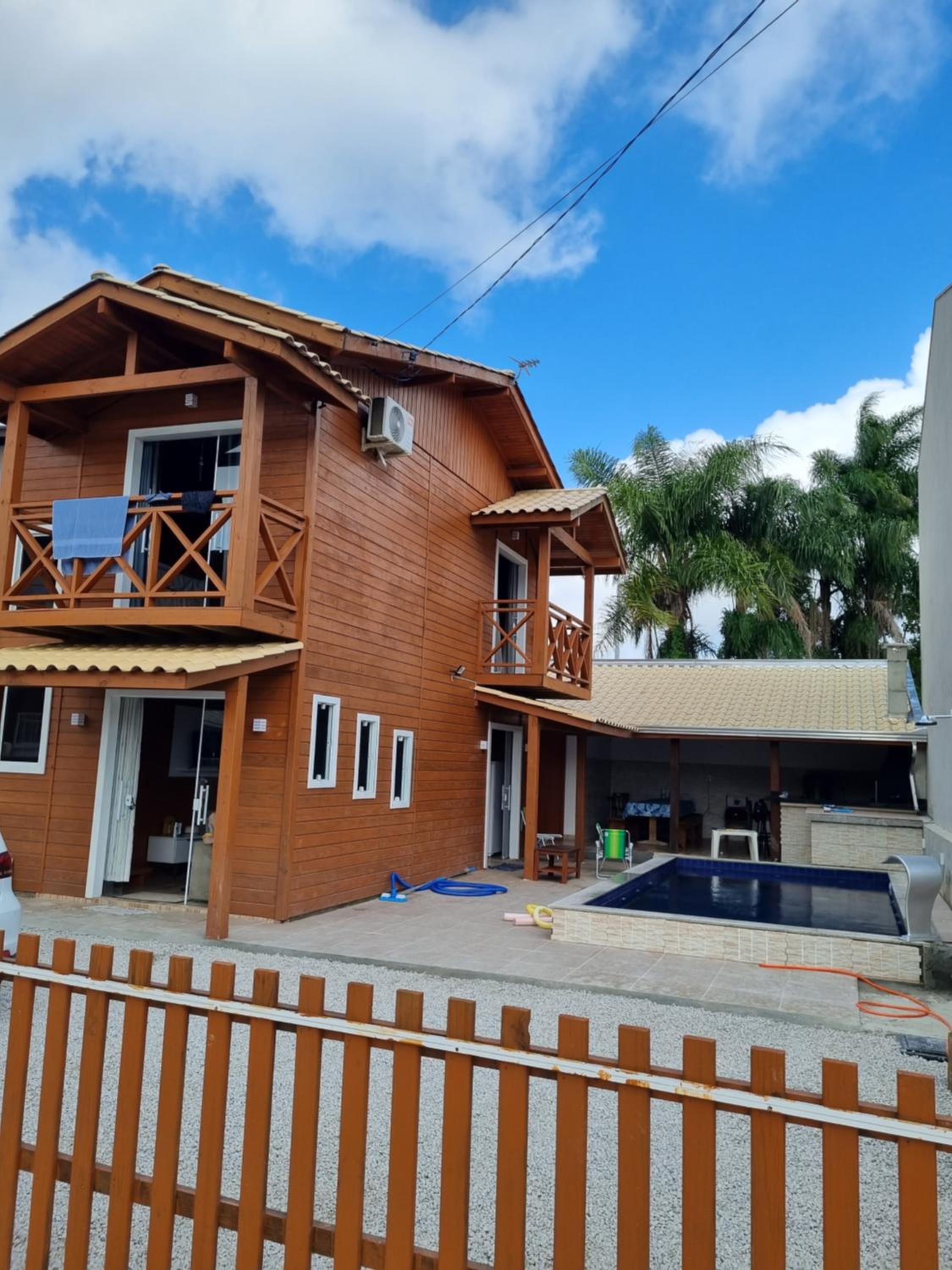 Casa com piscina em Zimbros