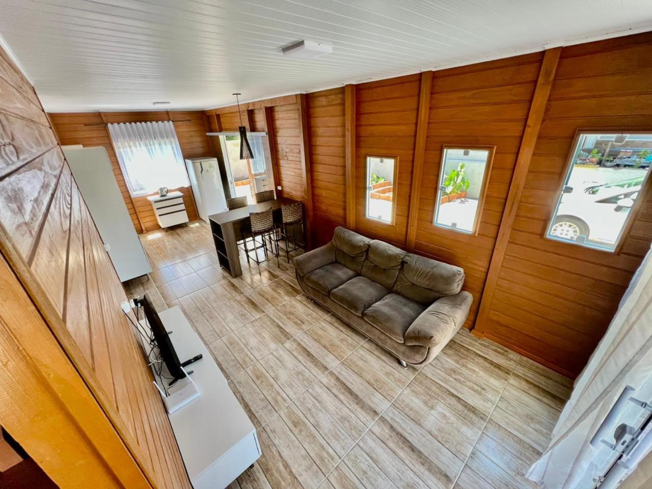 Casa com piscina em Zimbros