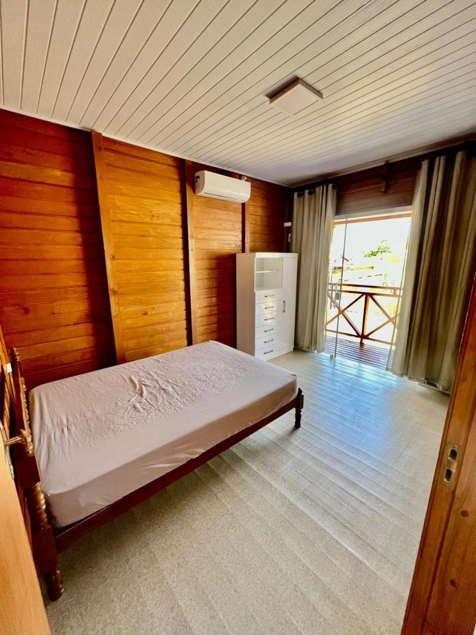 Casa com piscina em Zimbros