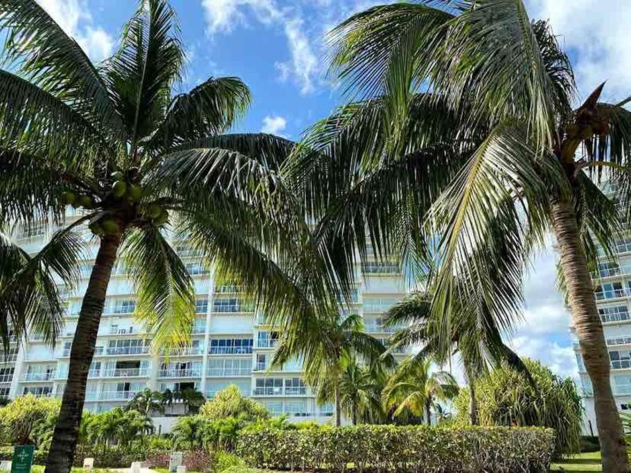 LUXURY CONDO BEACHFRONT AMARA