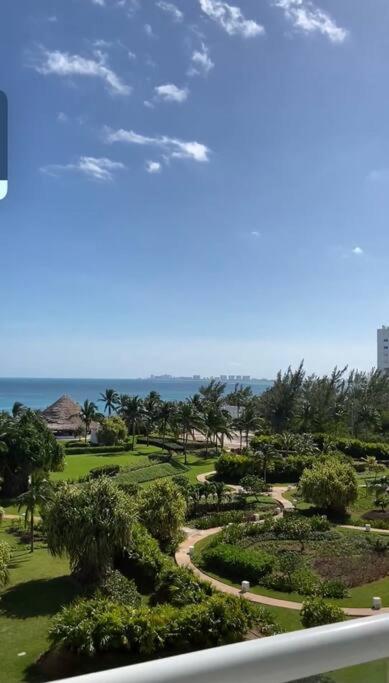 LUXURY CONDO BEACHFRONT AMARA