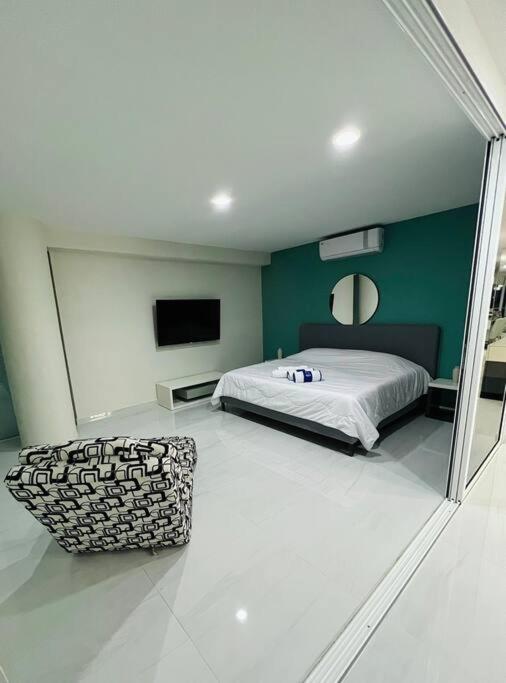 LUXURY CONDO BEACHFRONT AMARA